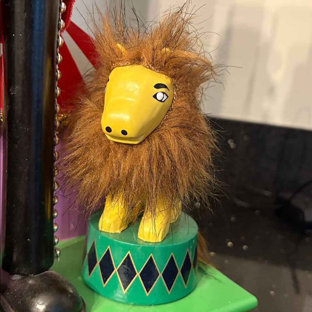 19” Christmas Circus Ringleader Lion Tamer Nutcracker w Lion and Big Top Vintage - Picture 5 of 13